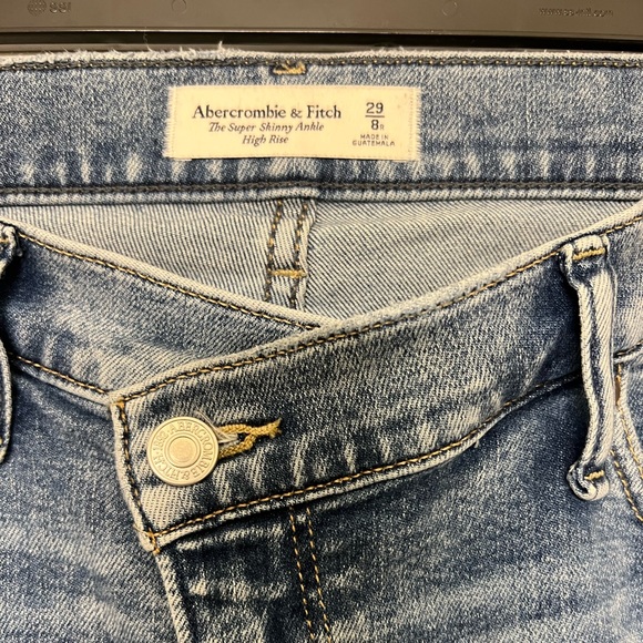 Abercrombie Crossover Waist Jeans - Picture 2 of 3